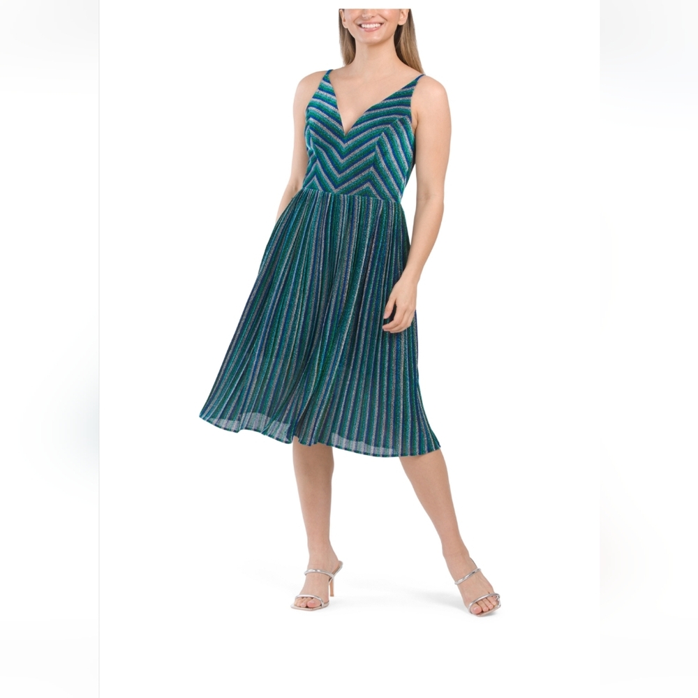 Nwt DRESS THE POPULATION Women's Haley Sleeveless Plunging Fit & Flare Pleated